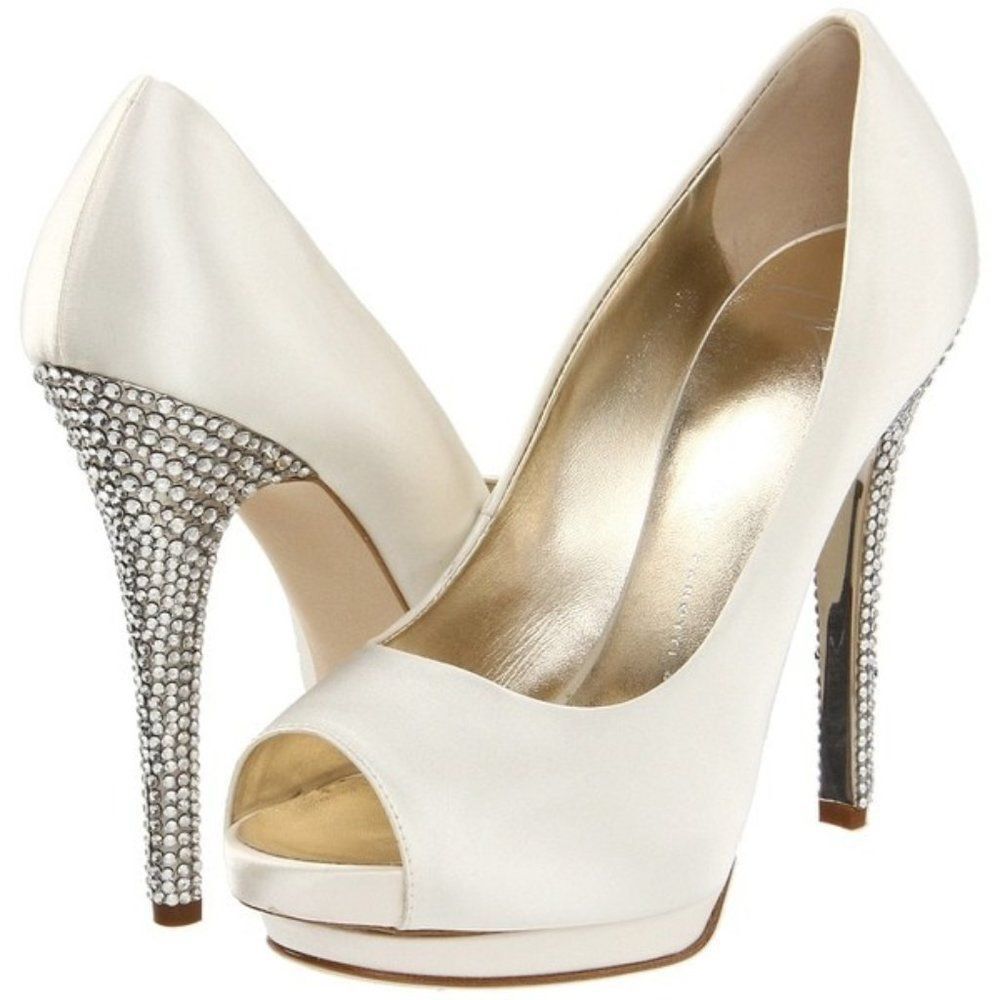 Giuseppe Zanotti Ivory Satin Wedding Peep Toe Crystal Heels Sz EU 37 US 7 Bridal
